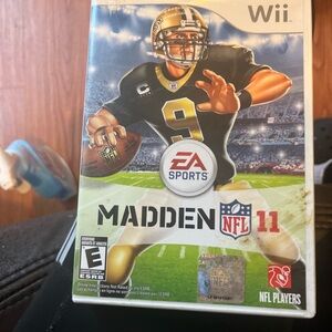 Madden NFL 11 Wii Game - Black and Gold